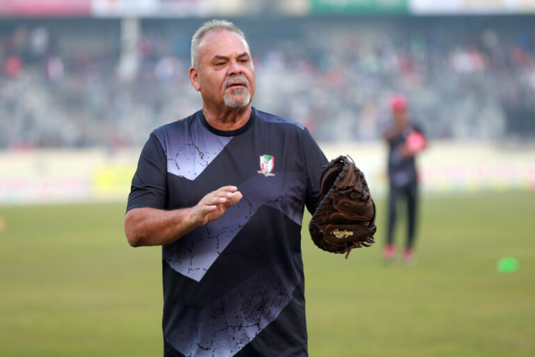 ഒരേയൊരു ഡേവ് വാറ്റ്‌മോര്‍