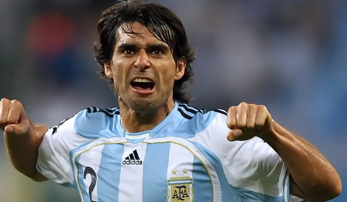 അര്‍ജന്റീനയുടെ റോബര്‍ട്ടോ അയാള